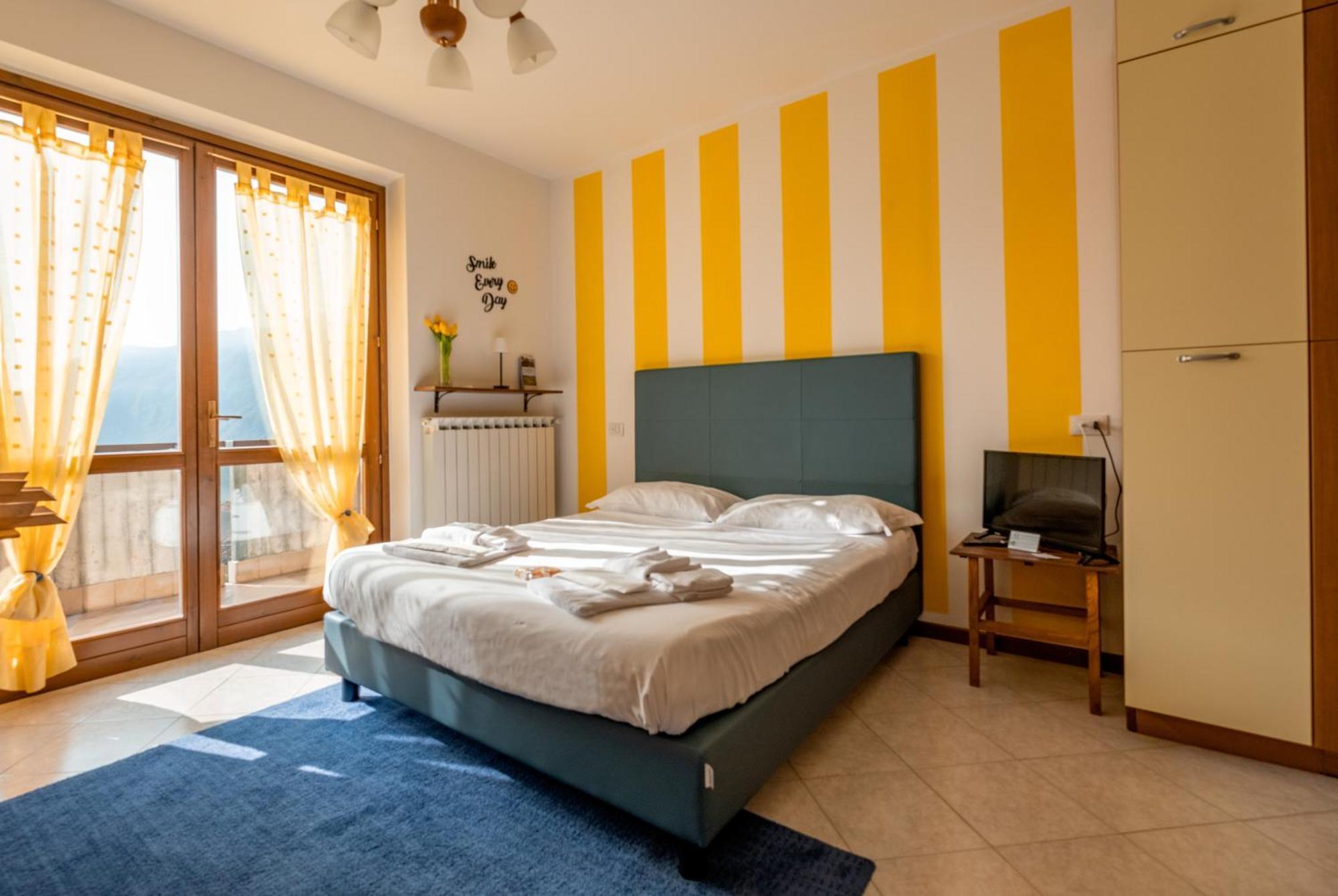 Happy Guest Apartments - Lake Panorama & Pool Riva di Solto Eksteriør billede